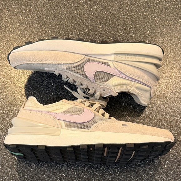 Nike Cream and Purple Sneakers - size 9 - Picture 3 of 5